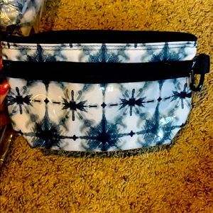 Brand new - 31 Clear zipper pouch